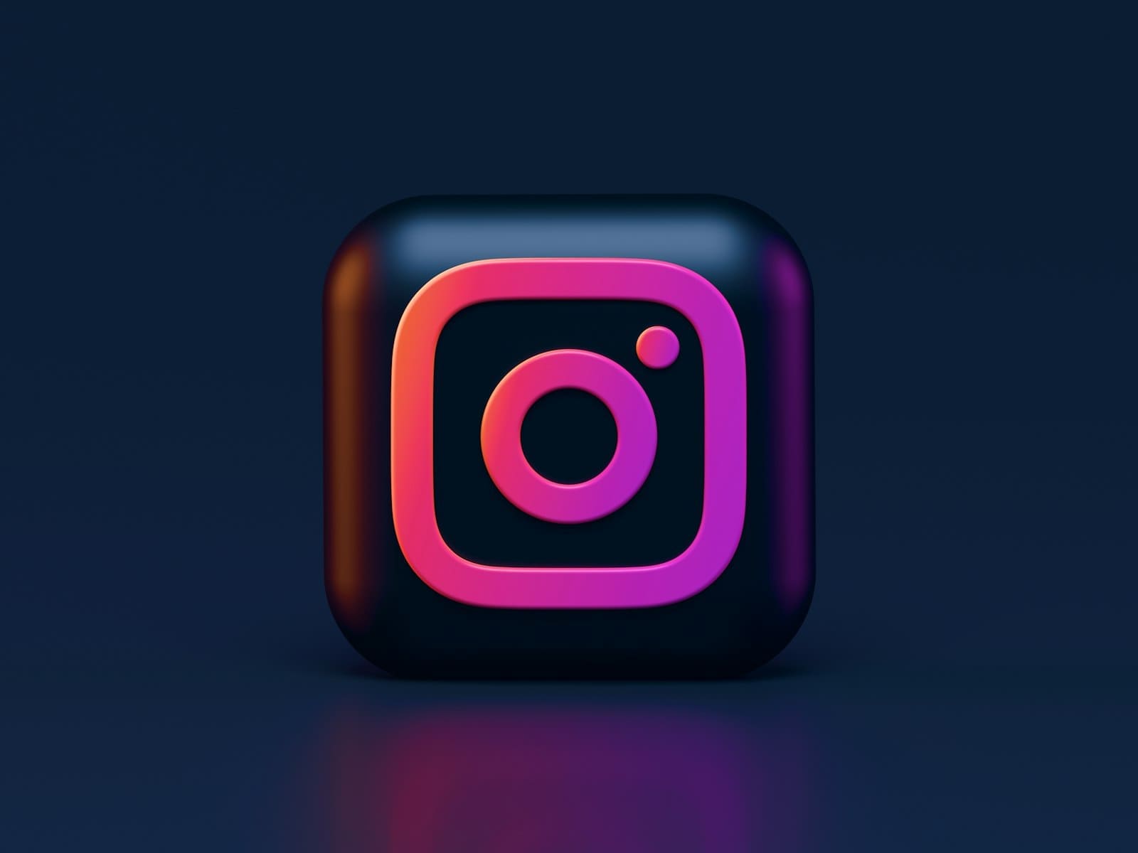 Instagram uygulamasının üç boyutlu logosu — 2026 algoritma sinyalleri